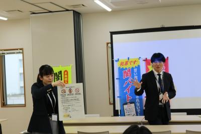 調布学園で闇バイト対策をしている様子