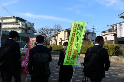 八中での闇バイト対策キャンペーンを実施している様子