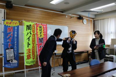 神代中での闇バイト対策講話を配信している様子