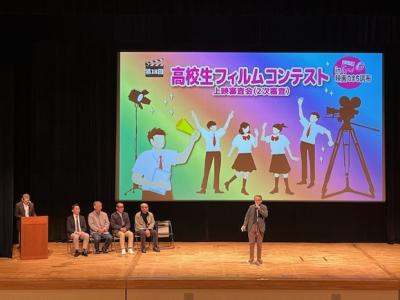 審査員講評の様子