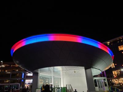 調布駅広場口屋根の写真