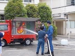 まちかど防災訓練車による防火訓練