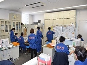 防災行政無線を用いた通信訓練（避難所運営本部・教育会館　教育部教育総務課）