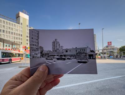 駅前を対比したイメージの写真