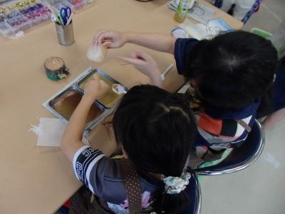 キャンドルづくりの様子