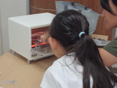 プラ板づくりの様子