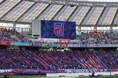 試合中のサポーターの写真