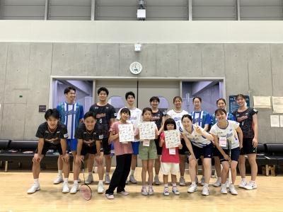 色紙をプレゼントされた参加者の写真