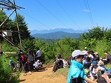 千代田湖に向かうハイキングコースの様子