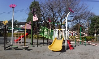 八雲台公園複合遊具の写真