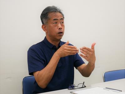 手話で話してくれた石川さんの写真