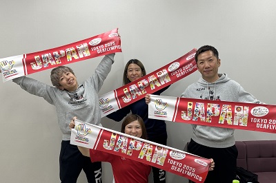 デフフットサル選手と監督の写真