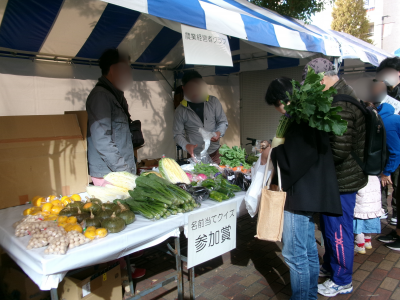 クイズの景品引き換えの様子