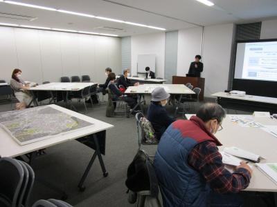 グループワークの説明を行う様子