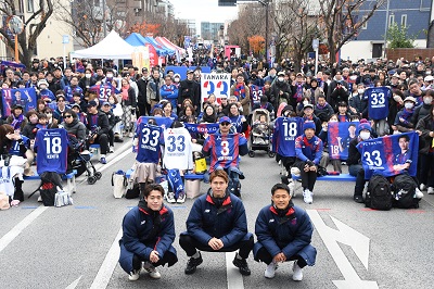 選手との集合写真の画像