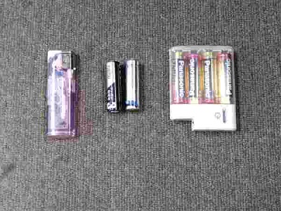 燃やせないごみの中から発見された有害ごみの画像