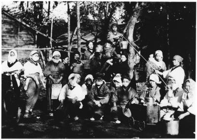 上布田の婦人たちの防空演習