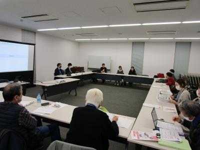 質疑応答を行う様子