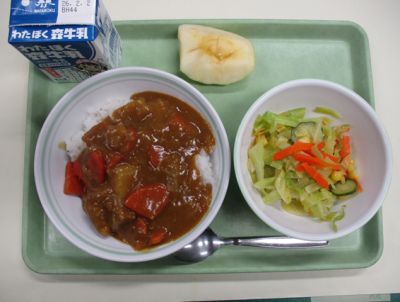 カレー給食の画像