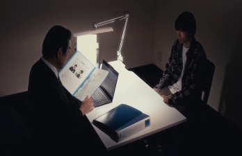 取り調べ中の画像