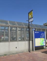 飛田給駅北口駐輪場横の標識の写真