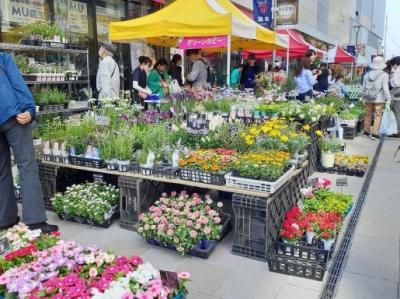 花を売っている様子