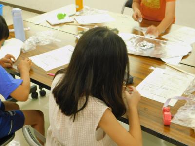 子ども科学教室の子ども達の様子の写真