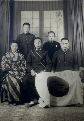 当時の菊池さんとご親族の写真