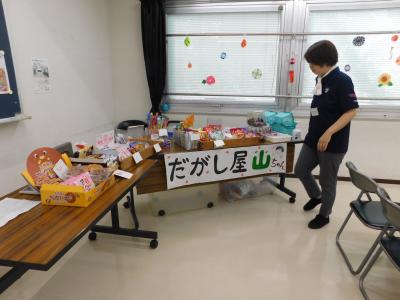 こども夏まつりの駄菓子屋さんの写真