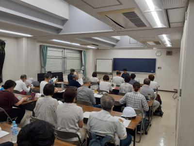 せん定の座学の様子
