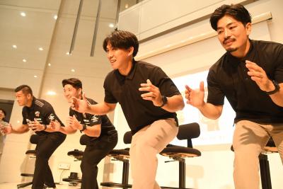 タックルポーズの写真