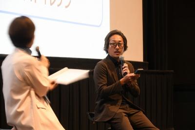 石川氏が試合の見どころについて話す様子