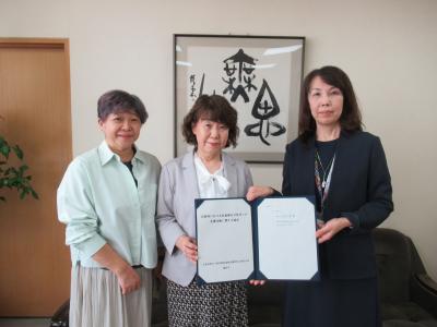 協定締結式の様子