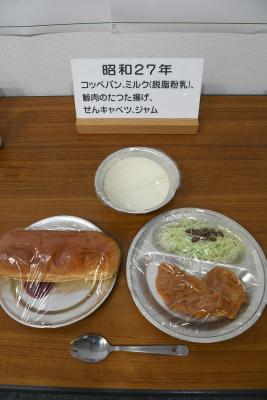 明治27年の給食の様子