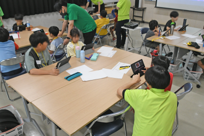 作業に取り組む子どもたちの様子