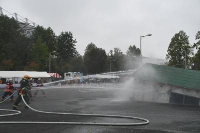 消防団による放水訓練の画像