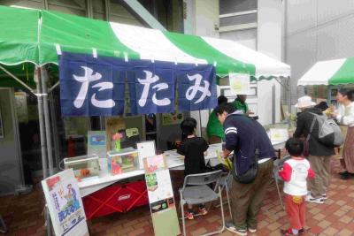 子ども達が出展ブースを楽しむ様子