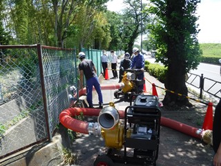 水防訓練の様子の写真