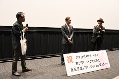 三人のトークシーンの写真