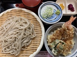 鈴や　そば写真
