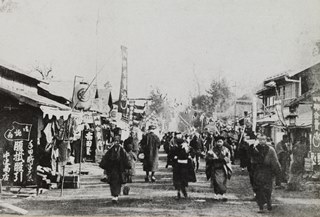 明治時代末期の甲州街道の写真