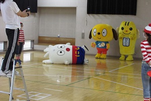 マスコットキャラクター動画撮影風景の写真