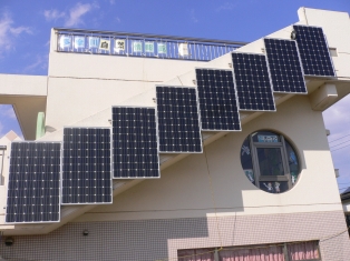 太陽光パネル設置状況(多摩川自然情報館)の写真