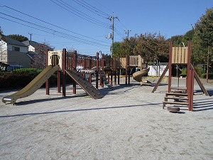 佐須公園の遊具の画像