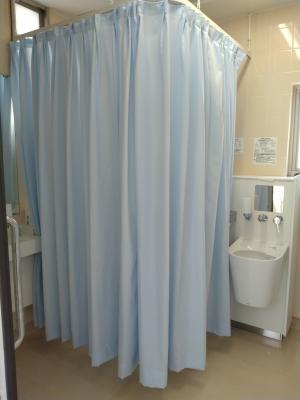 飛田給バリアフリートイレ閉めた状態の画像