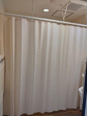 大町ふれあいの家バリアフリートイレのカーテンの様子